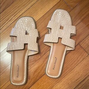 Pierre Dumas Beige Textured Sandals